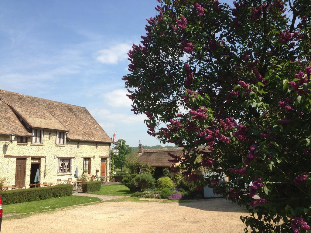 Auberge A L'Oree Du Bois Louviers Exterior foto